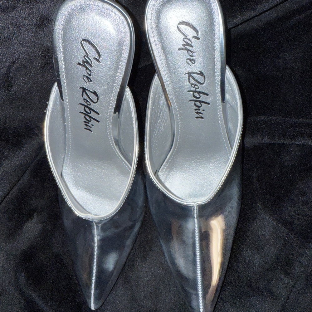 Cape Robbin Metallic Silver Lamb Statement Pointed Toe Mule Heels Sz 8.5 - Picture 7 of 17